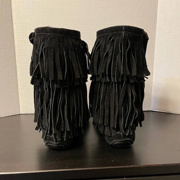 Juicy Couture womens black suede moccasin boots with fringe - Picture 5 of 5